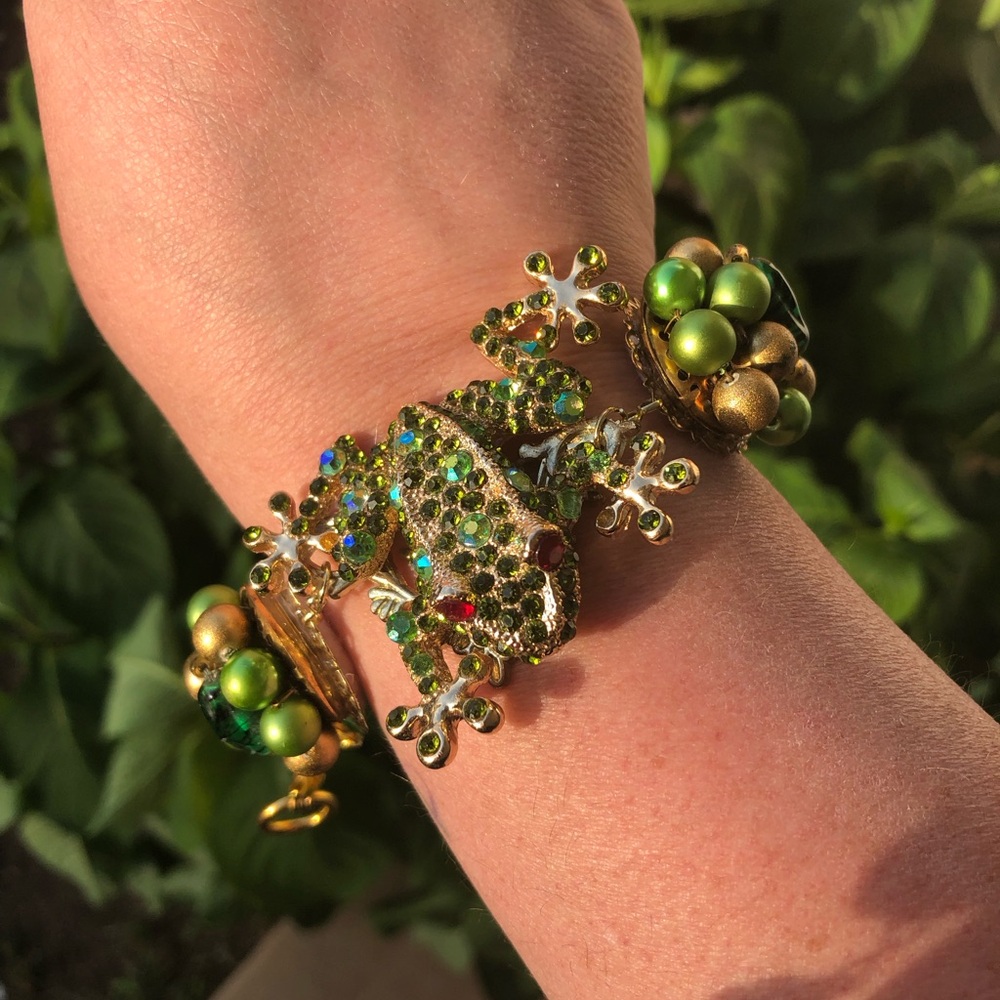 “Kermit” 🐸🐸 Hand crafted bracelet from repurposed vintage jewelry pieces